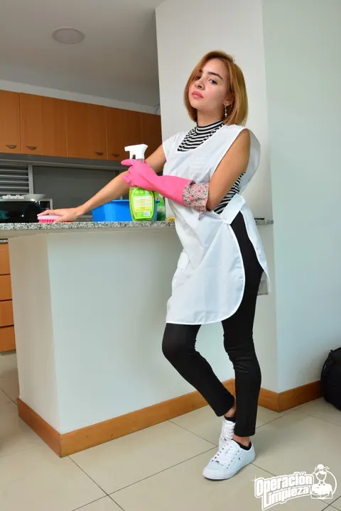 Colombian Maid Sucks Cock and Gets Fucked – photo 18 of 21