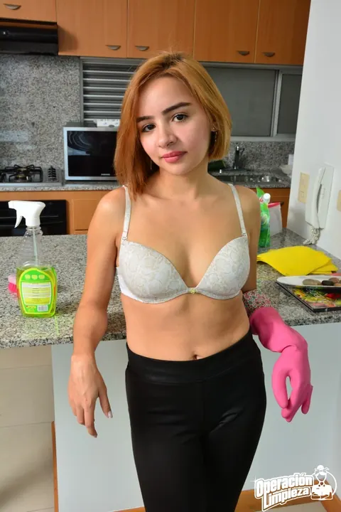 Colombian Maid Sucks Cock and Gets Fucked – photo 16 of 21