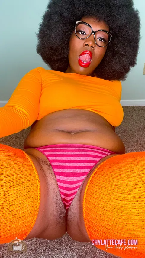 Chy Latte: Ebony MILF in Costume and Glasses Spreads Wide – photo 1 of 15