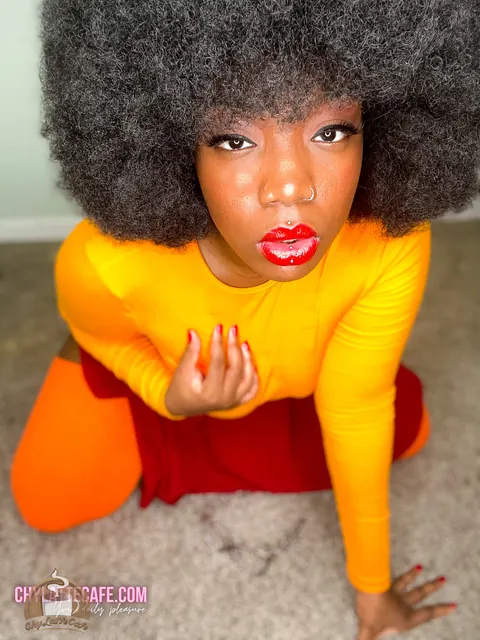 Chy Latte: Ebony MILF in Costume and Glasses Spreads Wide – photo 4 of 15