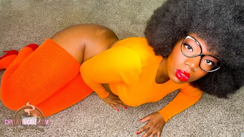 Chy Latte: Ebony MILF in Costume and Glasses Spreads Wide – photo 14 of 15