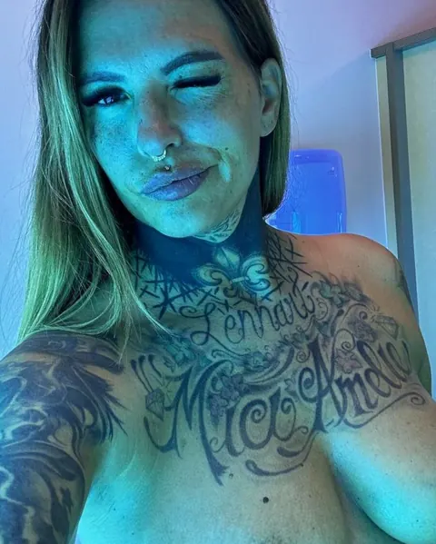 Tattooed Amateur Strips Nude and Poses for the Camera – photo 9 of 10