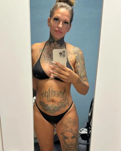 Tattooed Amateur Strips Nude and Poses for the Camera – photo 7 of 10