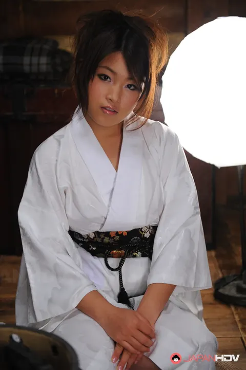 Japanese Brunette Opens Kimono and Poses Nude – photo 1 of 15