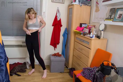Thick Short-Haired Woman Undresses and Flaunts Her Big Ass – photo 14 of 17