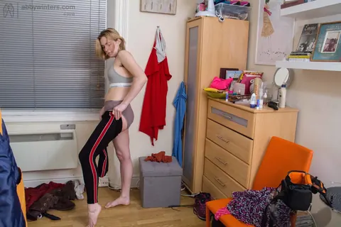 Thick Short-Haired Woman Undresses and Flaunts Her Big Ass – photo 13 of 17