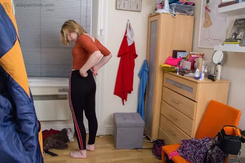 Thick Short-Haired Woman Undresses and Flaunts Her Big Ass – photo 17 of 17