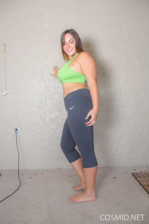 Allie Giovanni: Blonde PAWG in Yoga Pants Shows Her Big Ass – photo 1 of 16