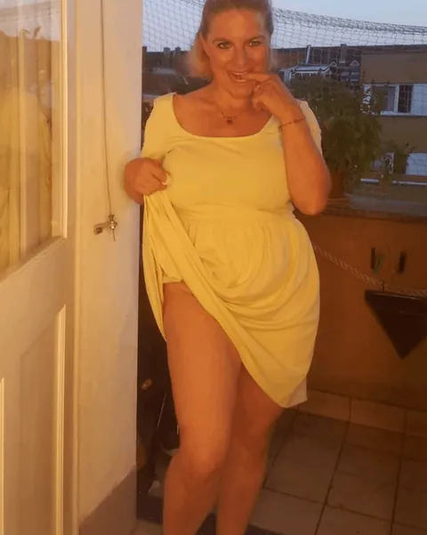 Thick Amateur MILF Poses Nude in Multiple Sets – photo 17 of 20