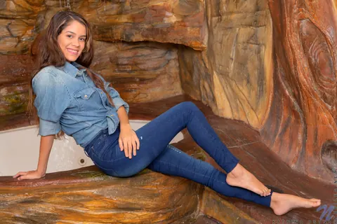 Katrina Osuna: Skinny Latina in Jeans Pulls Panties Aside to Show Tattoo – photo 3 of 16