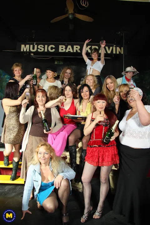 Anita C & Janetta: Chubby Mature Women and Slim Babes Strip in a Bar – photo 4 of 21