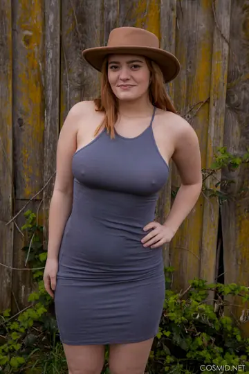 Dallin Thorn – Brunette PAWG Lifts Her Dress Outdoors