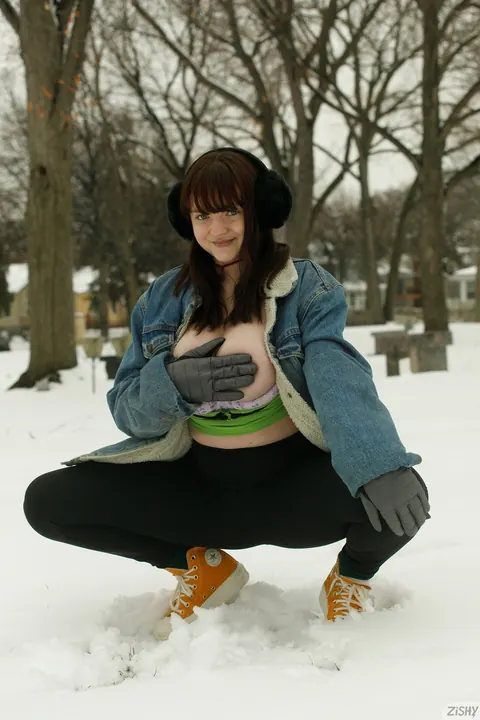 Daisy Wensday: Thick Brunette Flashes Her Big Tits and Ass in Yoga Pants Outdoors – photo 3 of 13