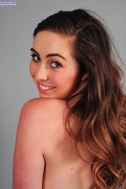 Lexi Lovell: Brunette Shows Her Feet and Spreads Her Pink Pussy – photo 6 of 18