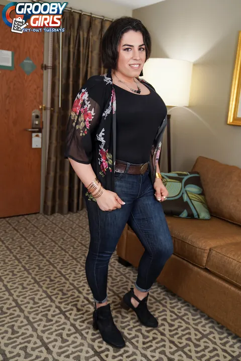 Thick Trans Woman Poses Nude Front and Back – photo 2 of 16