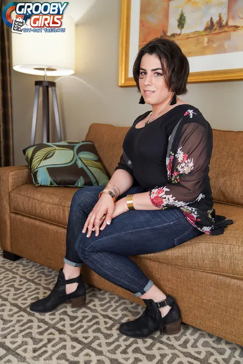 Thick Trans Woman Poses Nude Front and Back – photo 3 of 16