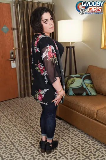Thick Trans Woman Poses Nude Front and Back