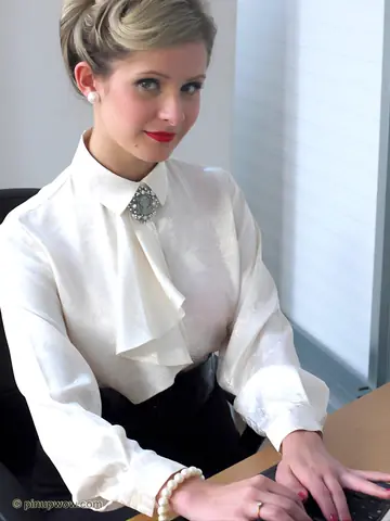 Elle Richie – Busty Blonde Secretary Strips Out of Her Lingerie and Stockings in the Office