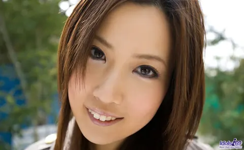 Haruka Yagami: Thick Japanese Brunette Strips Out of Her Pantyhose Outdoors – photo 4 of 16