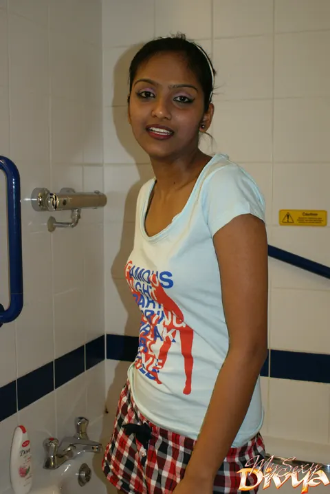 Divya Yogesh: Indian Brunette Undresses in the Bathroom – photo 2 of 12