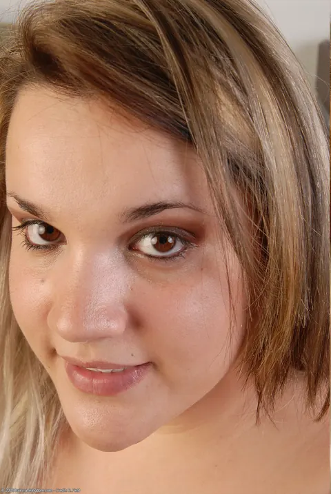 Blonde with Big Tits Strips Nude at Amateur Casting – photo 2 of 20