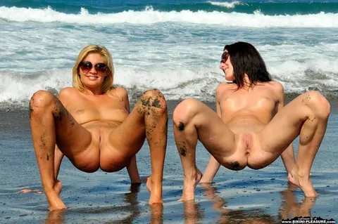 Lolly A: Two Tall Brunettes Ditch Bikinis and Spread on the Beach – photo 15 of 16