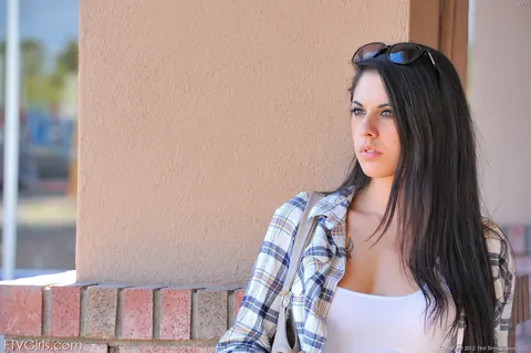 Lilly Anderson: Brunette Flashes Her Big Tits in Blue Jeans and High Heels Outdoors – photo 4 of 16