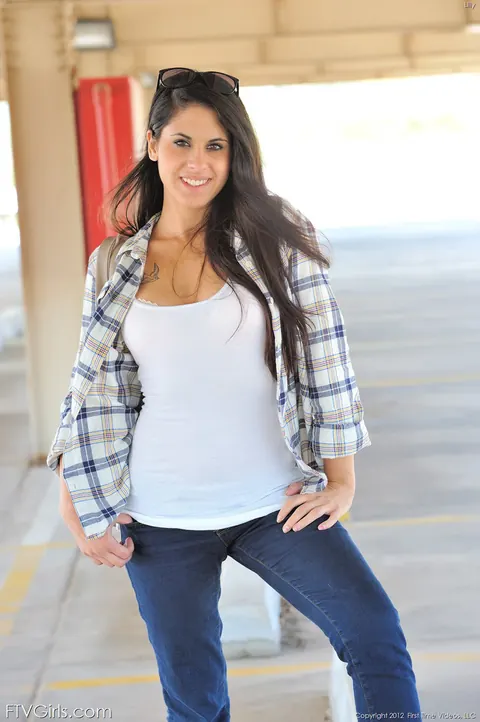 Lilly Anderson: Brunette Flashes Her Big Tits in Blue Jeans and High Heels Outdoors – photo 10 of 16