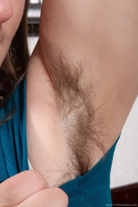 Raven Snow: Busty Brunette Amateur Spreads Her Hairy Pussy and Armpits – photo 1 of 21