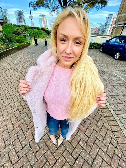 Amber Deen: Thick Blonde British Babe Takes Anal Doggy Style in Jeans – photo 3 of 15