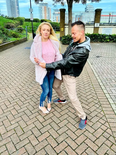 Amber Deen: Thick Blonde British Babe Takes Anal Doggy Style in Jeans – photo 2 of 15