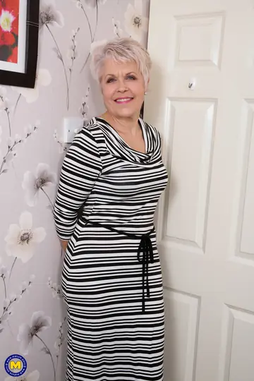 Mature British Blonde Spreads Her Pussy During Sex