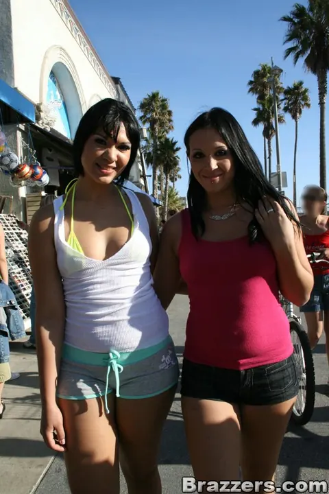 Alexa Jordan: Tall Latina MILF Has a Threesome on Public Boardwalk – photo 12 of 21