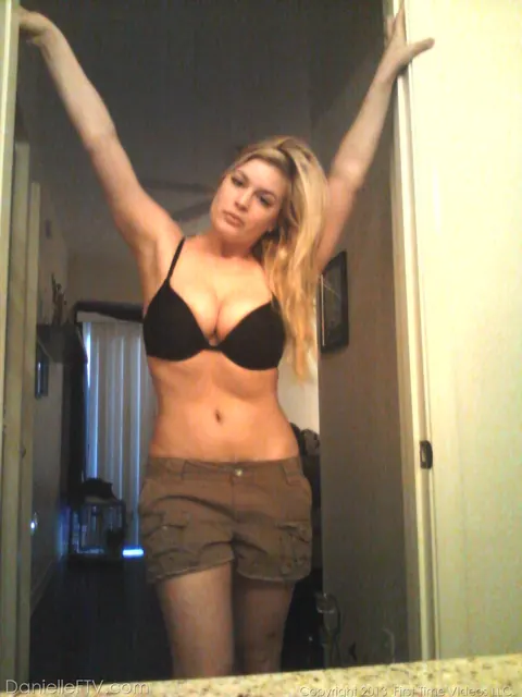Danielle Delaunay: Blonde in Glasses Lifts Her Skirt for Selfies – photo 2 of 14