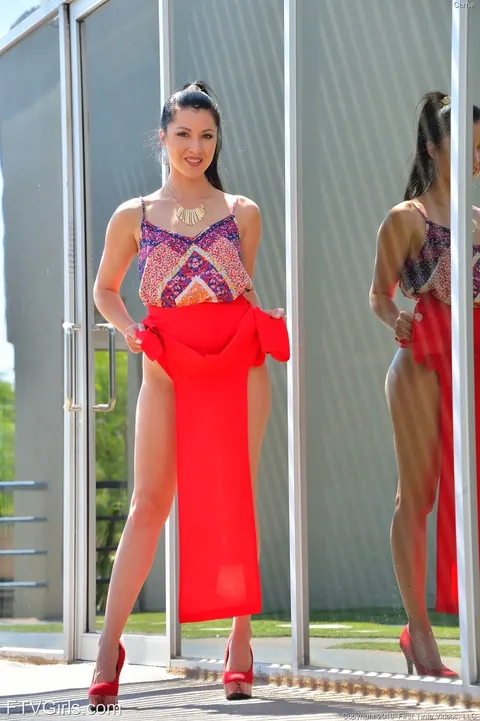 Ashley Burke: MILF Strips Nude in Public and Fingers Her Pussy in Heels – photo 2 of 20