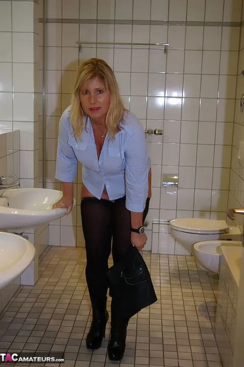 Nudechrissy: Busty Blonde MILF Strips Out of Her Skirt and Stockings – photo 16 of 20