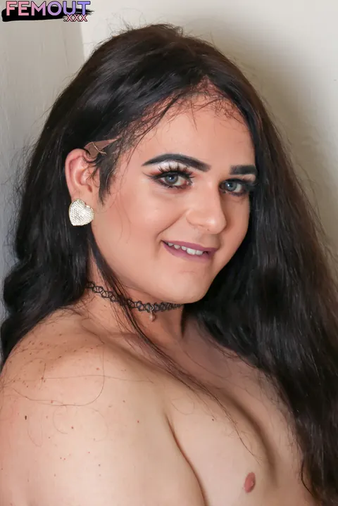 Trans Woman Undresses and Displays Her Body Fully – photo 9 of 16