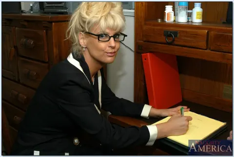 Vicki Vogue: Mature Blonde MILF in Stockings and Glasses Plays with a Dildo – photo 5 of 16
