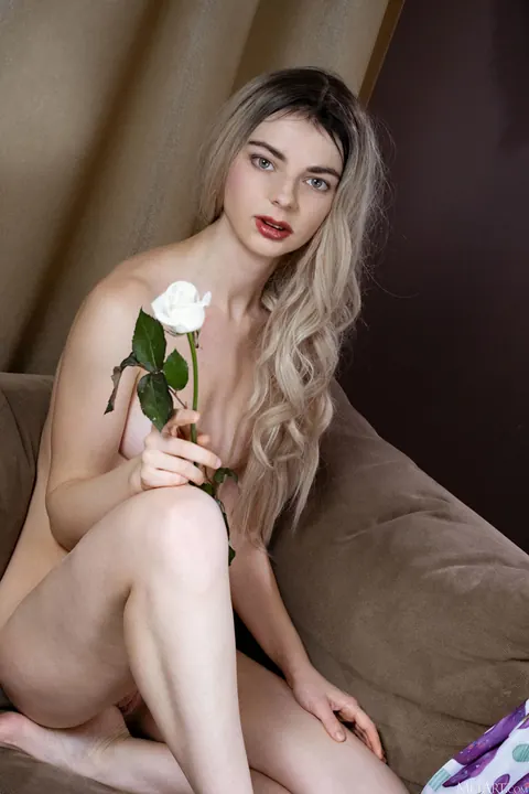 Francesca Rose: Ukrainian Blonde Strips Naked and Poses Nude – photo 16 of 21
