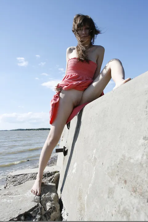 Brunette Lifts Her Short Skirt and Spreads Outdoors – photo 4 of 21