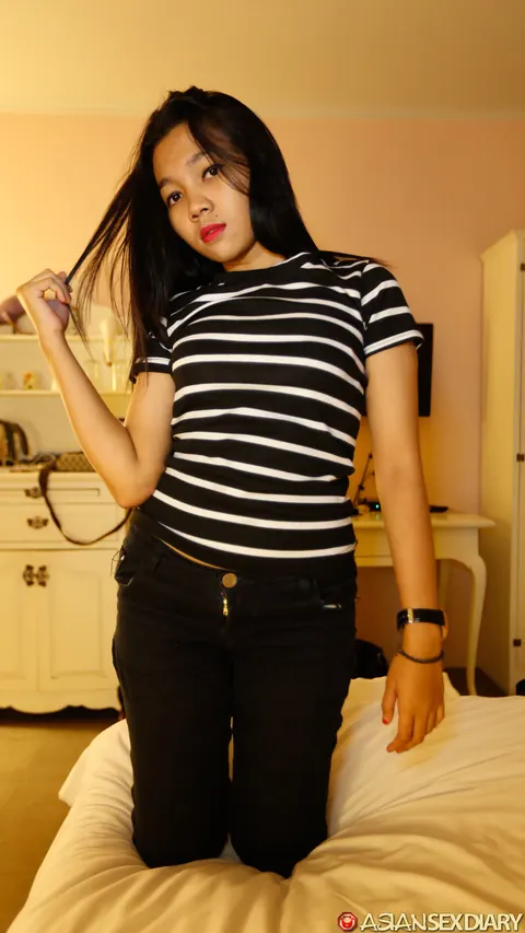 Petite Asian Babe Fucks a Stranger in the Hotel – photo 6 of 21