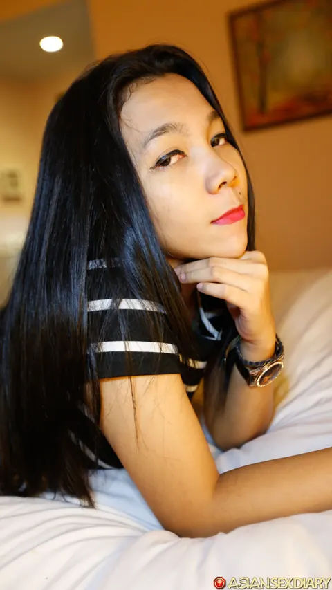 Petite Asian Babe Fucks a Stranger in the Hotel – photo 5 of 21