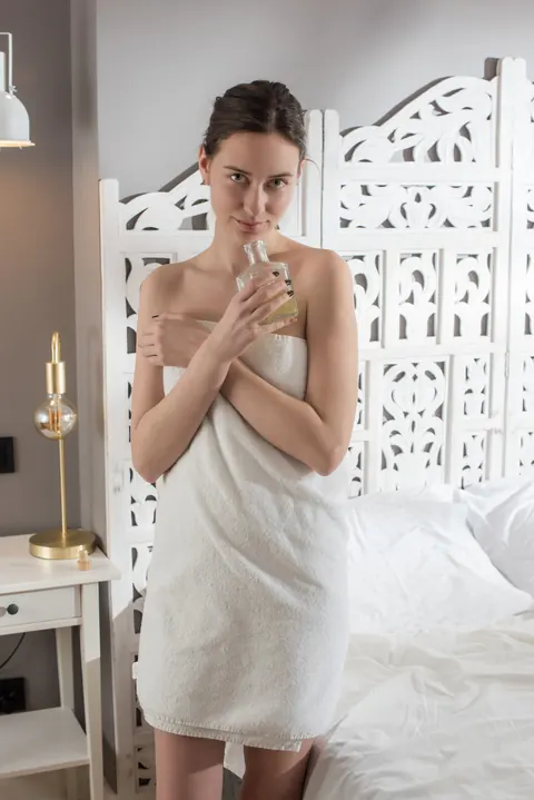 Woman with Natural Tits Oils Her Shaved Body and Spreads – photo 1 of 21