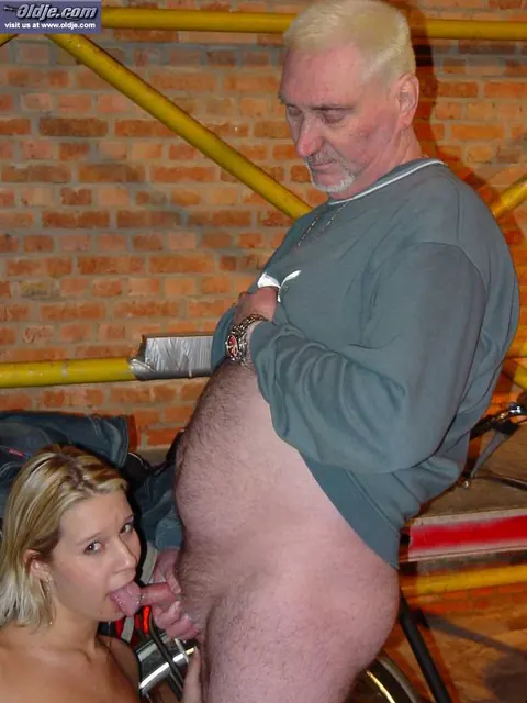 Slim Blonde Gives a Blowjob and Takes Anal – photo 19 of 20