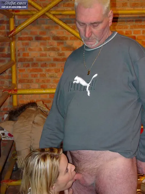 Slim Blonde Gives a Blowjob and Takes Anal – photo 4 of 20