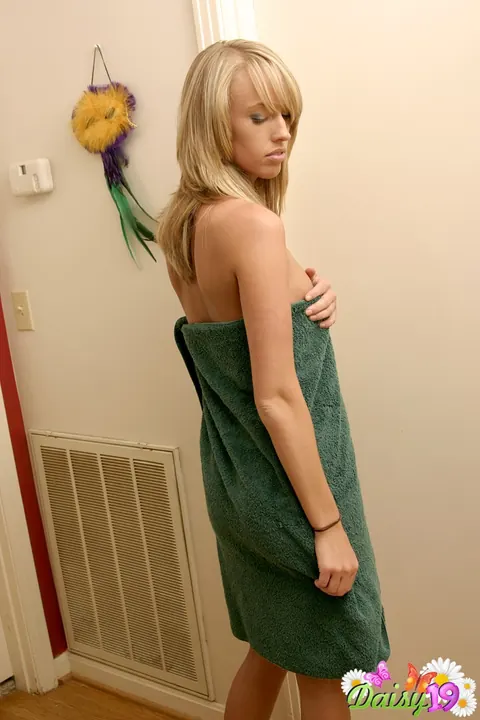 Blonde PAWG Bares Her Big Ass in the Bathroom – photo 8 of 12