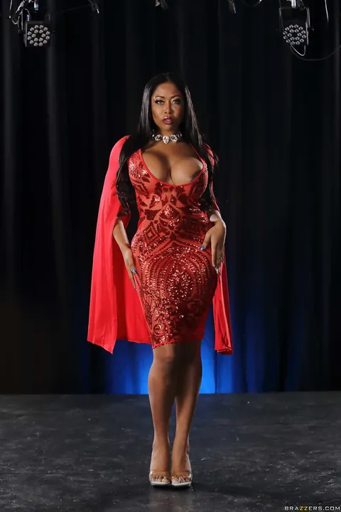 Moriah Mills: Thick Ebony Brunette Shows Off Her Big Tits and Ass – photo 3 of 20