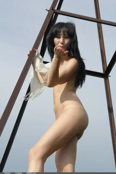 Kristini: Brunette with Natural Tits Arches Back While Posing Nude – photo 20 of 21