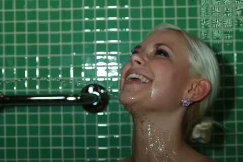 Lola Myluv: Short-Haired Blonde Sucks and Takes Anal in the Bathroom – photo 13 of 20