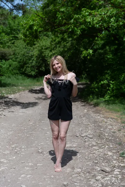 Blonde Strips Nude and Spreads Her Pussy Wide Outdoors – photo 1 of 16